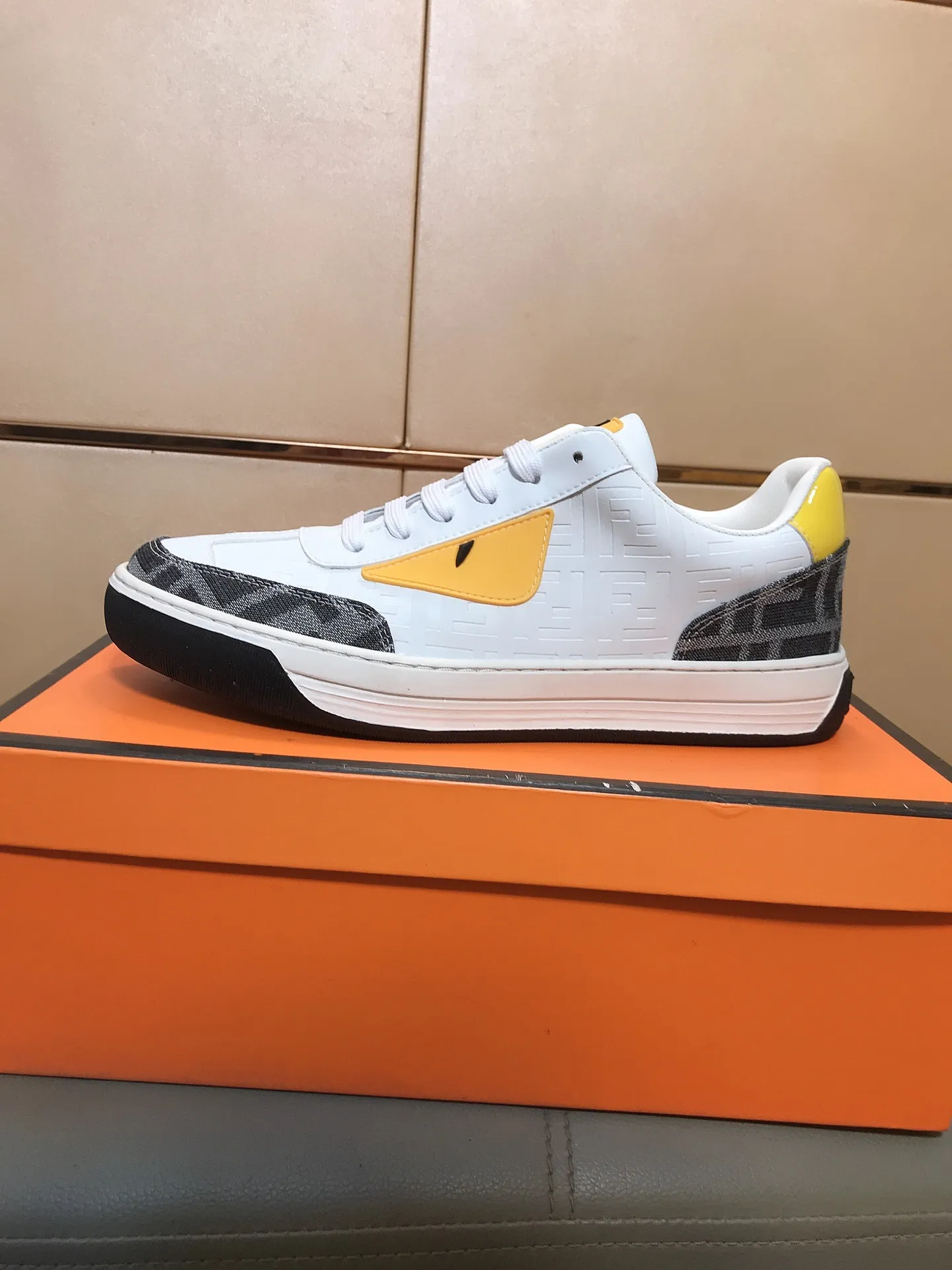 Ex-factory price 400 👟👟💎Fendi [Fendi] men's new high-top casual shoes are on the market 🔥The shoe body is made of brand-specific embossed leather, sheepskin lining, breathable and does not cover the feet! Fashionable casual shoes 🙈Non-slip and wear-resistant outsole👣 Standard size 38-44